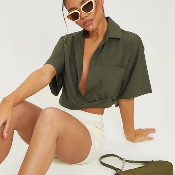 PrettyLittleThing Tops - Woven Plunge Crop Shirt Green 10 NWT